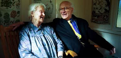 Артур Уинн, член компартии Англии, с его женой