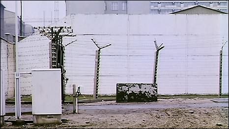 Берлинская стена за несколько дней до падения в 1989 году
