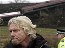 Брэнсон сразу же прибыл на место крушения поезда Virgin Pendolino возле английского города Кендал