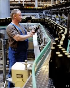 до сих пор рабочие завода Carlsberg могли свободно пить пиво в любое время