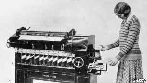 первая машина по обработке результатов переписи была создана в Англии в 1931 году