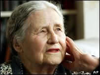 нобелевская премия по литературе 2007 г. вручена 87-летней британской писательнице Дорис Лессинг