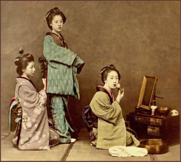 профессия гейши возникла в XVII веке, так что её можно назвать сравнительно молодой