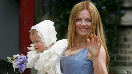 одна из бывший участниц группы Spice Girl Джерри Холливелл крестила дочь, когда той было 11 месяцев