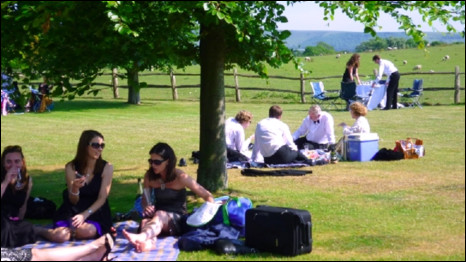 пикник перед оперой в Глайндборне – один из символов английского великосветского Сезона