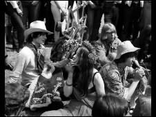 Гайд Парк, лето 1967 года. Дети цветов на митинге в поддержку легализации марихуаны.