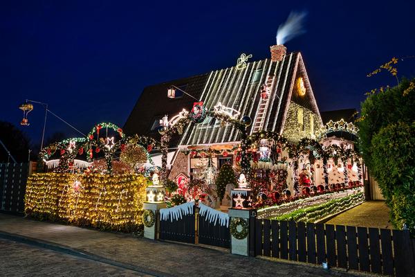украшенный к Рождеству 55 тыс. лампочками частный дом в Дельменхорсте, Германия