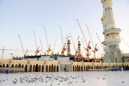 уничтожение построек оттоманского периода вокруг Великой мечети в Мекке и кардинальные перепланировки в Медине
