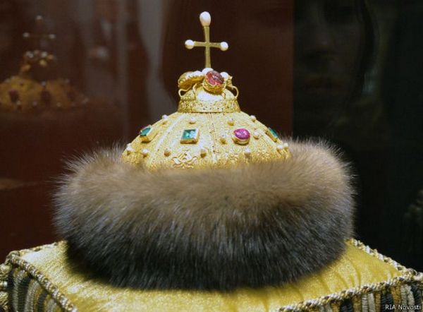главный экспонат выставки - шапка Мономаха - обычно хранится в Оружейной палате