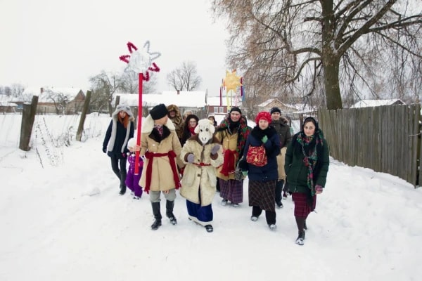 колядные цари - праздничное мероприятие, которое проводится ежегодно в Старый Новый год в селе Семежево в Белоруссии
