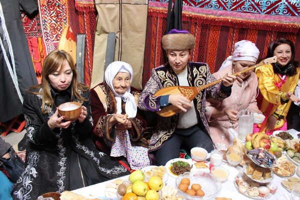 для жителей современного Казахстана Новый год является сравнительно молодым праздником