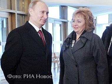 Людмила Путина выглядела на избирательном участке отдохнувшей и посвежевшей