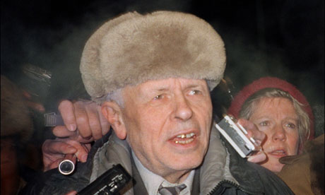 Андрей Дмитриевич Сахаров - советский физик, академик АН СССР и политический деятель, диссидент и правозащитник, один из создателей советской водородной бомбы