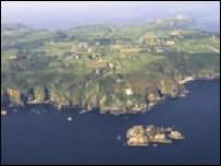 остров Сарк, расположенный в 80 милях (около 130 км) от южного побережья Великобритании