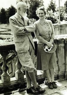 Шоу в гостях у своей давней приятельницы леди Астор в её поместье в Кливдене. 1941 г.