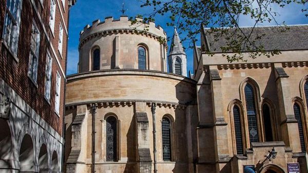 Темпл-Черч с её круглым западным нефом - одна из всего четырёх церквей округлой формы, сохранившихся в Британии по сей день