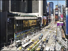 Таймс-сквер в Нью-Йорке славилась напряженным движением и пробками