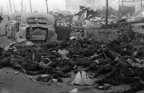 от американского напалма погибло больше японцев, чем от атомных ударов по Хиросиме и Нагасаки