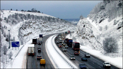 дороги на севере Англии и Шотландии забиты транспортом