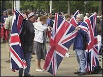 британцы с флагом Юнион Джек