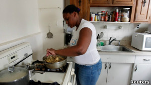 Ташона Грин 21 лет от роду и её дочь живут в субсидируемой квартире в Вашингтоне и получают талоны на продукты питания