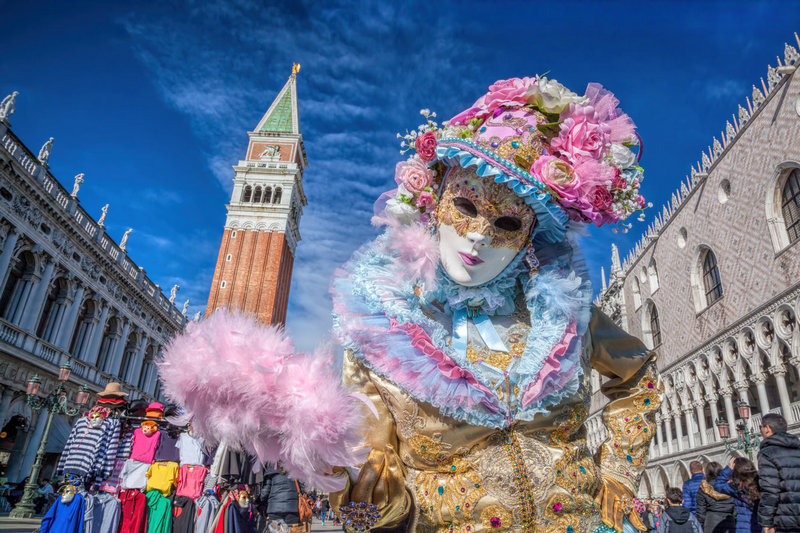 в Венеции из-за вспышки коронавируса отменили карнавал