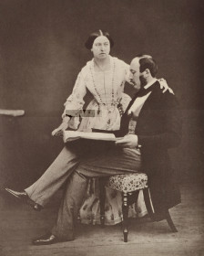 королева Виктория после смерти мужа в 1861 году удалилась от государственных дел